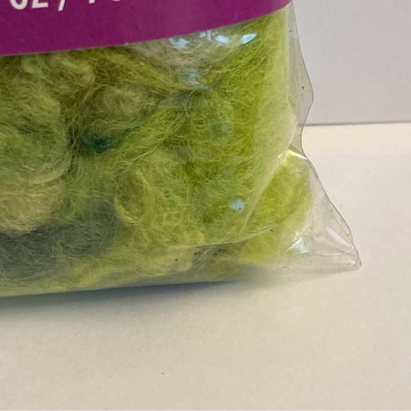 6 Dimensions FeltWorks 100% Wool Green Curly Roving 0.25oz Needle Felting Crafts - Picture 7 of 15